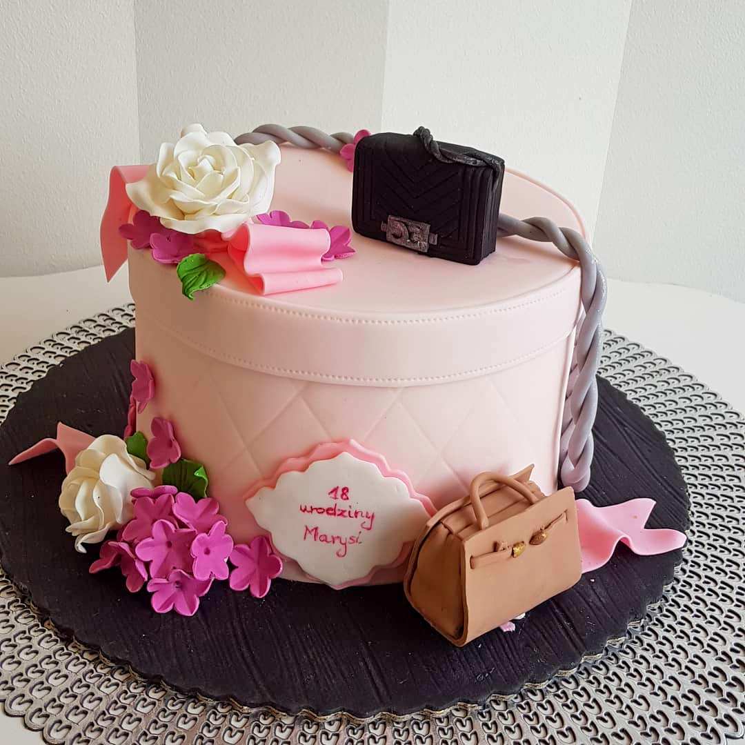 tort urodzinowy dla kobiety